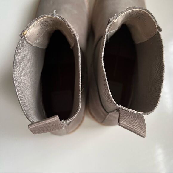 Dolce Vita Chelsea Boots Lug Sole Taupe Suede Size 6 - Picture 8 of 8